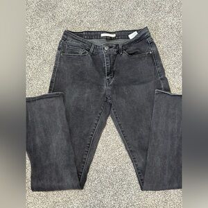 Woman’s black Levi jeans